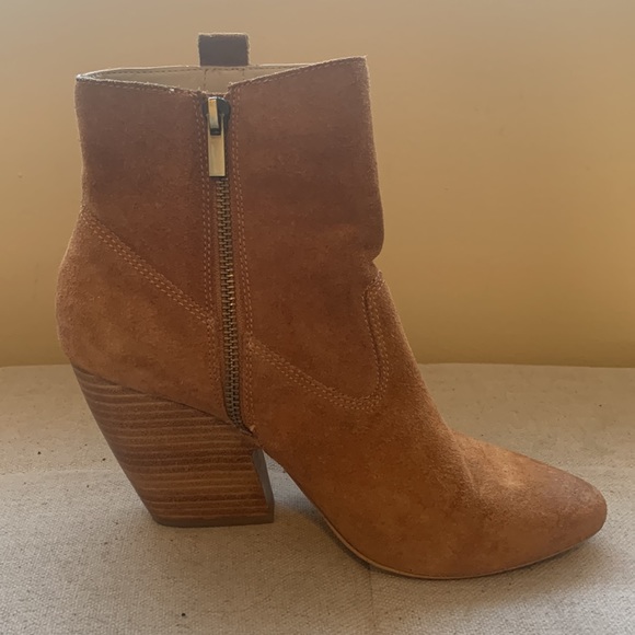 Pelle Moda Women's Brown Suede Side Zip Booties with Chunky Heel Size 9 - Picture 6 of 16